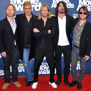 Foo Fighters in 2011 MTV Movie Awards - Arrivals