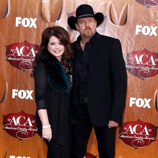 Rhonda Forlaw, Trace Adkins in 2011 American Country Awards - Arrivals