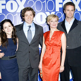 Shannon Woodward, Lucas Neff, Martha Plimpton, Garret Dillahunt in FOX Upfront Afterparty - Arrivals