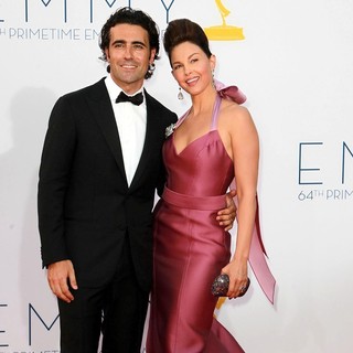 Dario Franchitti, Ashley Judd in 64th Annual Primetime Emmy Awards - Arrivals