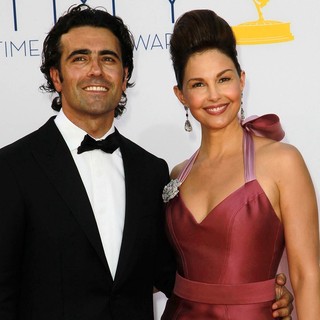 Dario Franchitti, Ashley Judd in 64th Annual Primetime Emmy Awards - Arrivals