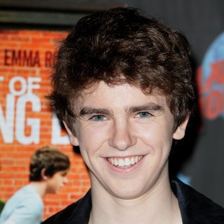 Freddie Highmore in Actors from The Art of Getting By Promote Their Film with An Appearance
