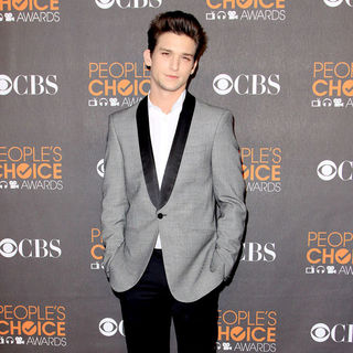 Daren Kagasoff in People's Choice Awards 2010 - full_peoples_choice_awards_arrivals_16_wenn5412140