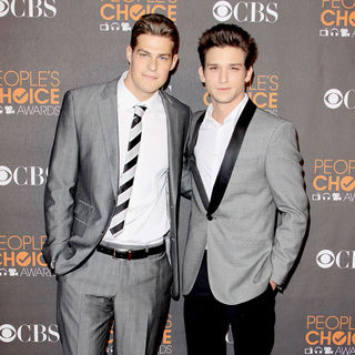 Daren Kagasoff in People's Choice Awards 2010 - full_peoples_choice_awards_arrivals_26_wenn5412150