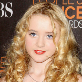 Kathryn Newton in People's Choice Awards 2010