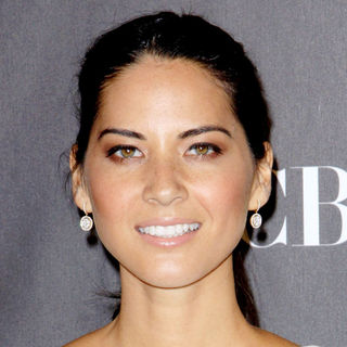 Olivia Munn in People's Choice Awards 2010 - full_peoples_choice_awards_arrivals_75_wenn5412199