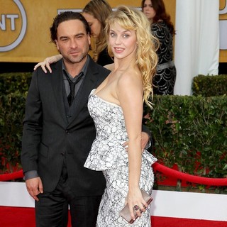 Johnny Galecki, Kelli Garner in 19th Annual Screen Actors Guild Awards - Arrivals