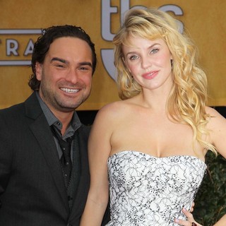Johnny Galecki, Kelli Garner in 19th Annual Screen Actors Guild Awards - Arrivals