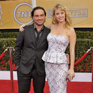 Johnny Galecki, Kelli Garner in 19th Annual Screen Actors Guild Awards - Arrivals