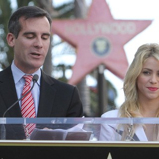 Eric Garcetti, Shakira in Shakira Is Honoured with A Star on The Hollywood Walk of Fame