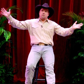 Garth Brooks in Garth Brooks Announces That He Will Come Out of Retirement to Perform A Series of Special Engagement
