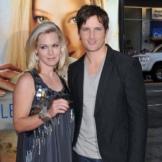Jennie Garth, Peter Facinelli in The Premiere of Letters to Juliet - Arrivals