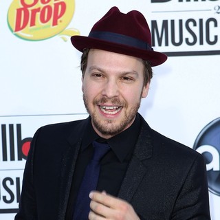 Gavin DeGraw in 2012 Billboard Music Awards - Arrivals