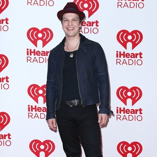 Gavin DeGraw in 2012 iHeartRadio Music Festival - Day 2 - Arrivals - gavin-degraw-2012-iheartradio-music-festival-day-2-04