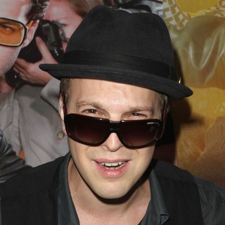 Gavin DeGraw in Carrera Presents Perez Hilton's One Night in Los Angeles - VIP Room - Inside