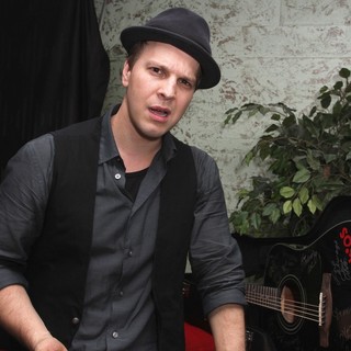 Gavin DeGraw in Carrera Presents Perez Hilton's One Night in Los Angeles - VIP Room - Inside