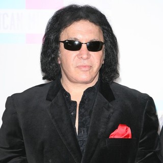 Gene Simmons in 2011 American Music Awards - Arrivals - gene-simmons-2011-american-music-awards-01