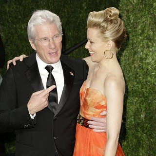 Richard Gere, Elizabeth Banks in 2013 Vanity Fair Oscar Party - Arrivals