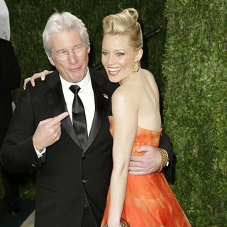 Richard Gere, Elizabeth Banks in 2013 Vanity Fair Oscar Party - Arrivals