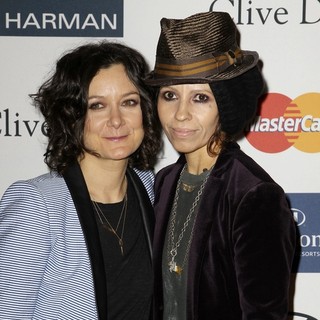 Sara Gilbert, Linda Perry in Clive Davis and The Recording Academy's 2013 Pre-Grammy Gala and Salute to Industry Icons