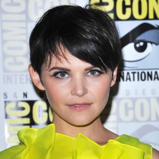 Ginnifer Goodwin in Comic Con 2011 - Celebrities at The Convention Centre - The Once Upon A Time Press Conference