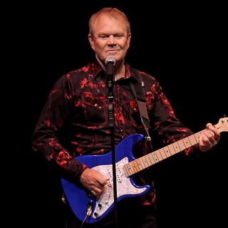 Glen Campbell Performing His Good Times - The Final Farewell Tour