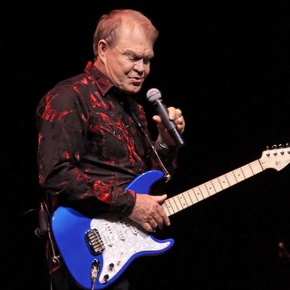Glen Campbell Performing His Good Times - The Final Farewell Tour