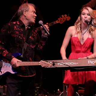 Glen Campbell Performing His Good Times - The Final Farewell Tour - glen-campbell-good-times-the-final-farewell-tour-15