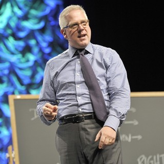 Glenn Beck in Glenn Beck Political Commentator at The Sears Center