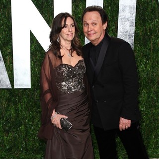 Janice Goldfinger, Billy Crystal in 2012 Vanity Fair Oscar Party - Arrivals