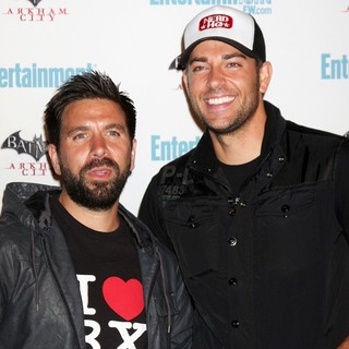 Joshua Gomez, Zachary Levi in Comic Con 2011 Day 3 - Entertainment Weekly Party - Arrivals