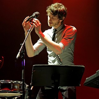 Gotye in Gotye Performing