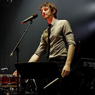 Gotye in Gotye Performing