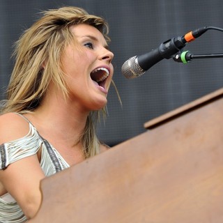 Grace Potter, Grace Potter and the Nocturnals in Lollapalooza Music Festival 2011 - Performances - Day 1