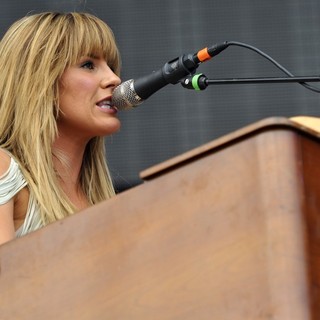 Grace Potter, Grace Potter and the Nocturnals in Lollapalooza Music Festival 2011 - Performances - Day 1