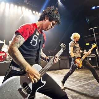 Billie Joe Armstrong, Mike Dirnt, Green Day in Green Day Performing Live