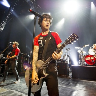 Billie Joe Armstrong, Tre Cool, Green Day in Green Day Performing Live