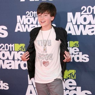 Greyson Chance in 2011 MTV Movie Awards - Arrivals