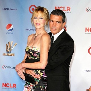 Melanie Griffith in 2011 NCLR ALMA Awards - Arrivals - griffith-banderas-2011-nclr-alma-awards-03