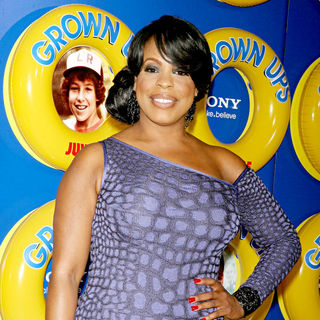 Niecy Nash in New York Premiere of 'Grown Ups' - Arrivals