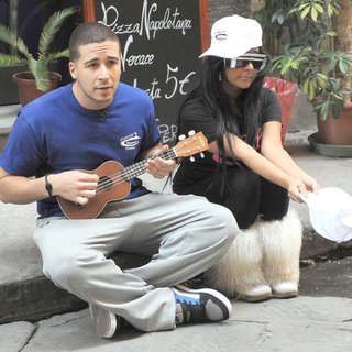 Vinny Guadagnino, Snooki in Jersey Shore Cast Members Decide to do Some Busking in Order to Make A Little Extra Money