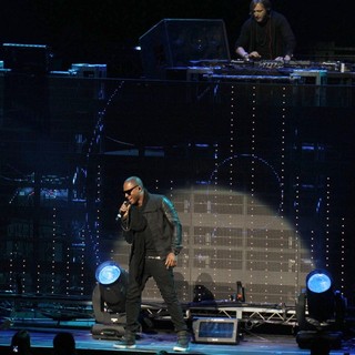 Taio Cruz in 102.7 KIIS FM's Jingle Ball 2011 - Show - guetta-cruz-102-7-kiis-fm-s-jingle-ball-2011-show-02