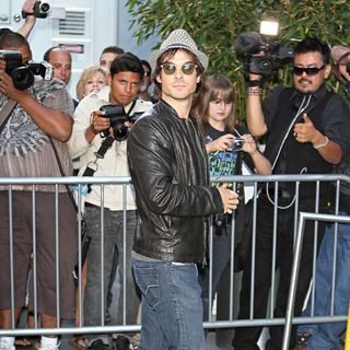 Ian Somerhalder in Celebrities Raise Money for 'Larry King Live: Disaster in the Gulf' Telethon - gulf_disaster_celebs_016_wenn5502091