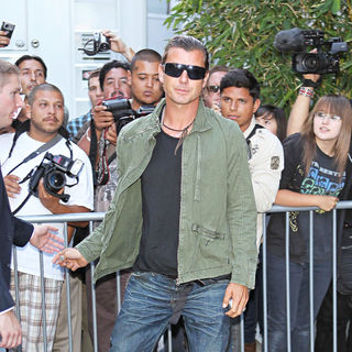 Gavin Rossdale in Celebrities Raise Money for 'Larry King Live: Disaster in the Gulf' Telethon