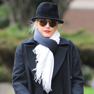 Gwen Stefani, No Doubt in Gwen Stefani Is Seen Walking to The Princess of Wales Pub