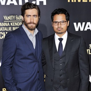Michael Pena in Los Angeles Premiere of End of Watch - gyllenhaal-pena-premiere-end-of-watch-04