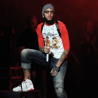 Gym Class Heroes in The Y100 Jingle Ball 2011 - gym-class-heroes-performing-live-y100-jingle-ball-2011-03