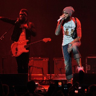 Disashi Lumumba-Kasongo, Travis McCoy, Gym Class Heroes in The Y100 Jingle Ball 2011