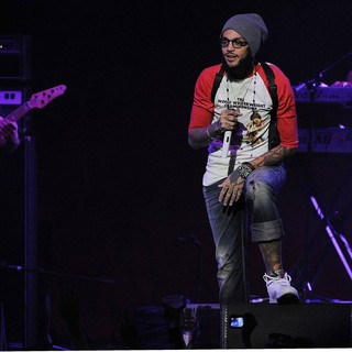 Travis McCoy, Gym Class Heroes in The Y100 Jingle Ball 2011