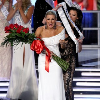 Mallory Hagan, Laura Kaeppeler in 2013 Miss America Final Competition
